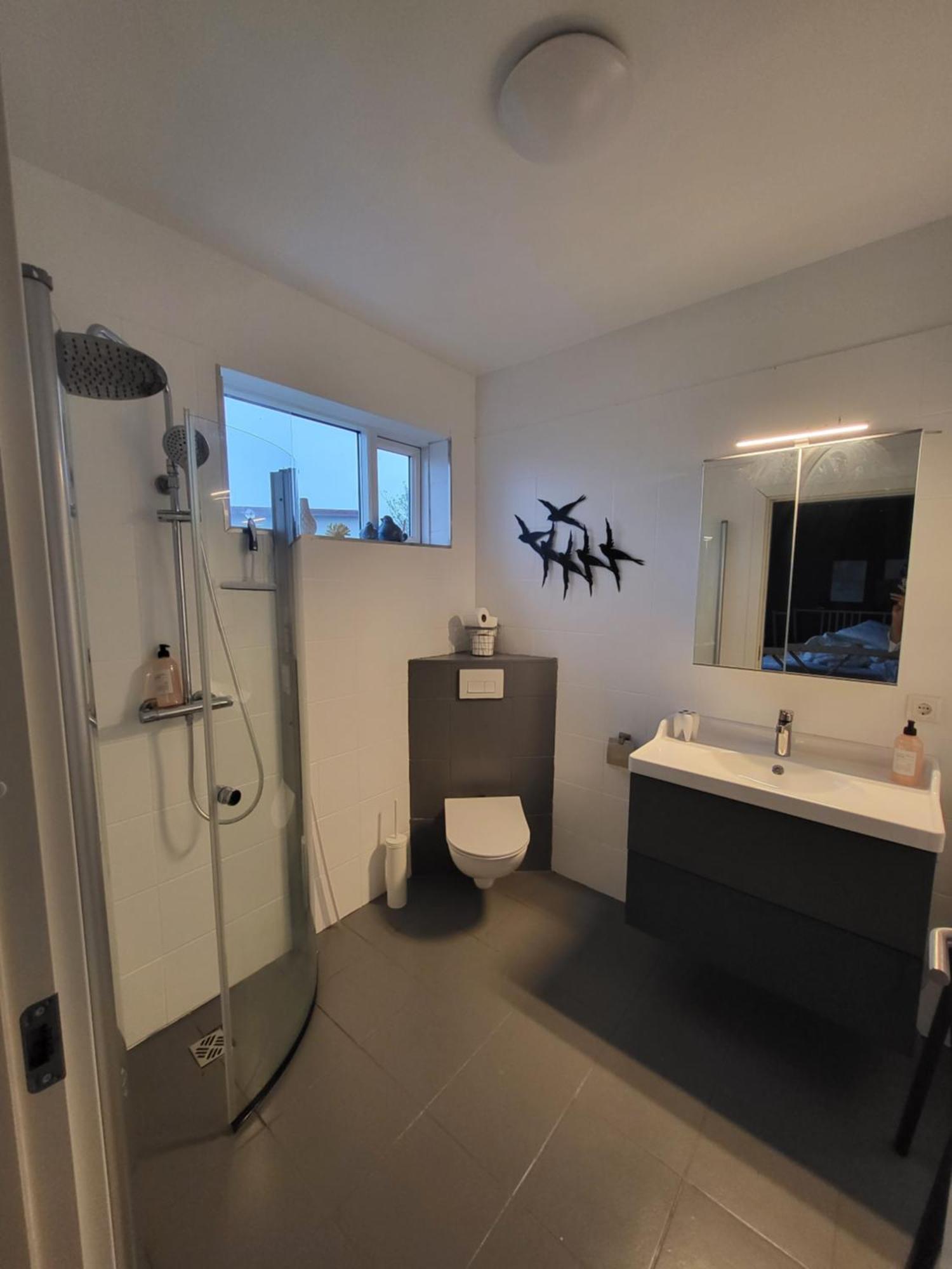 Grindavik Guesthouse Self Check In & Out Room photo